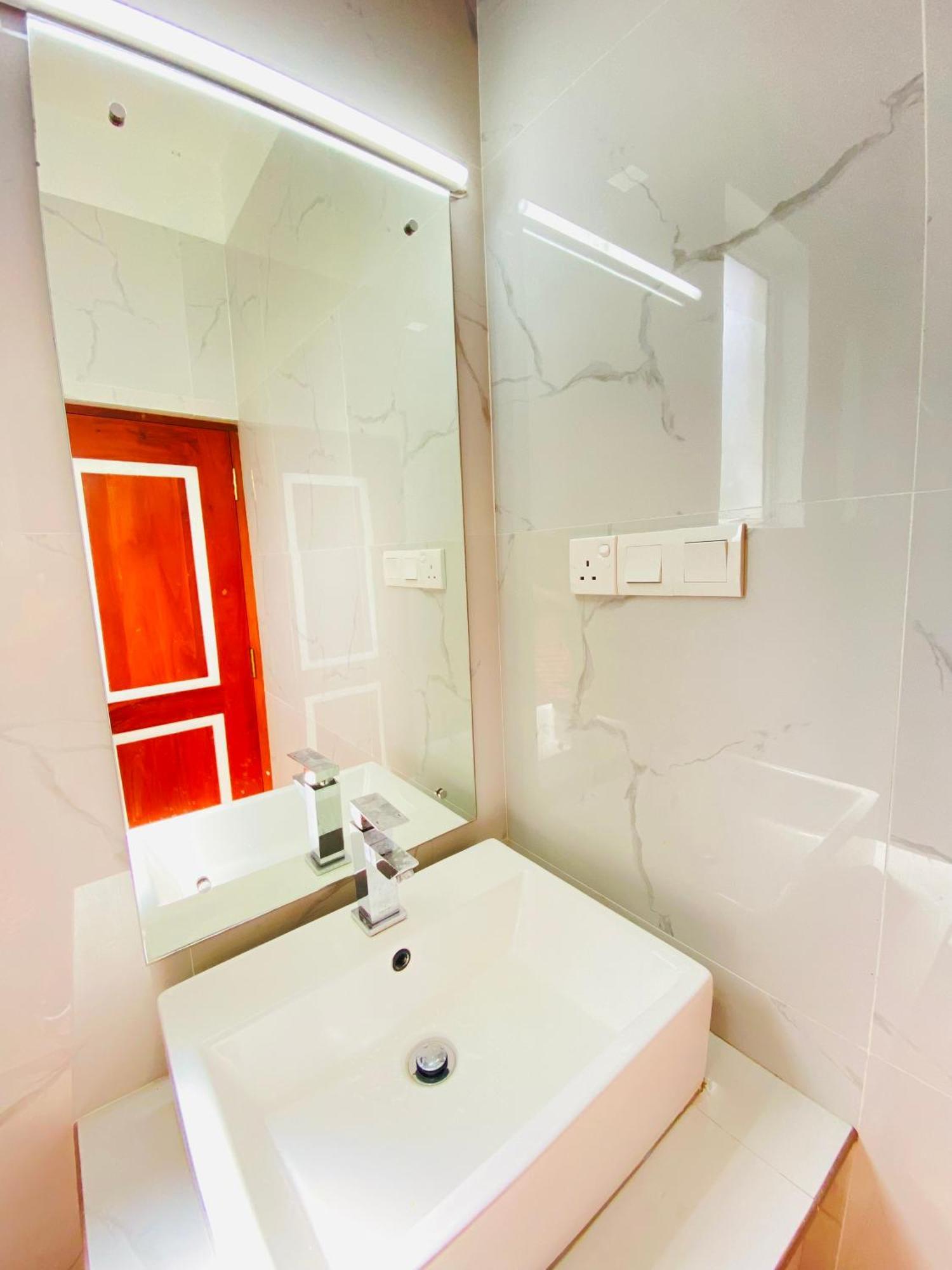 Srimadis Villa Near Airport - Νεγκόμπο Εξωτερικό φωτογραφία